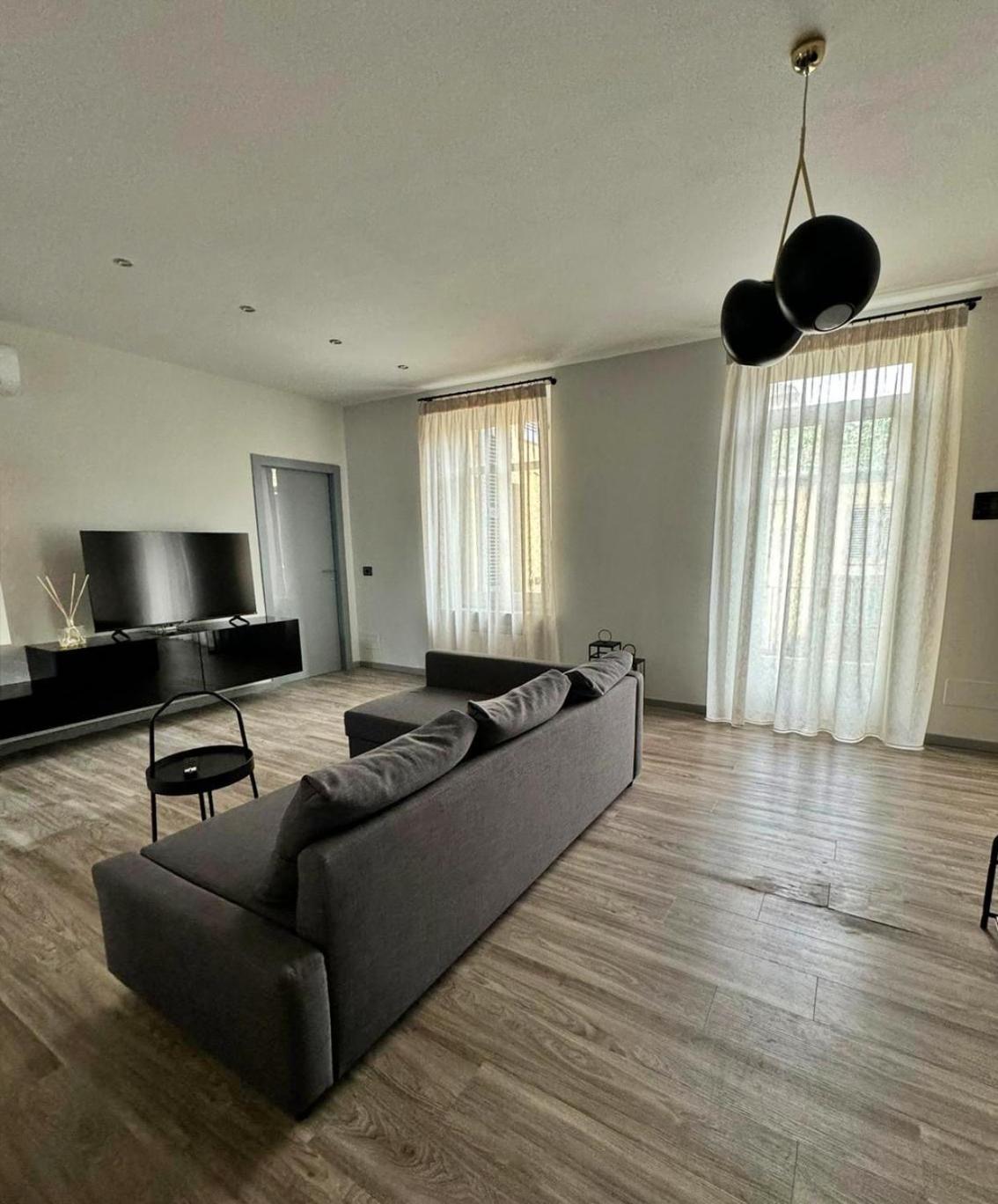 Le Tre Ca', Ca' Cecilia, Ca' Nina, Ca' Vittoria Apartment อัสตี ภายนอก รูปภาพ